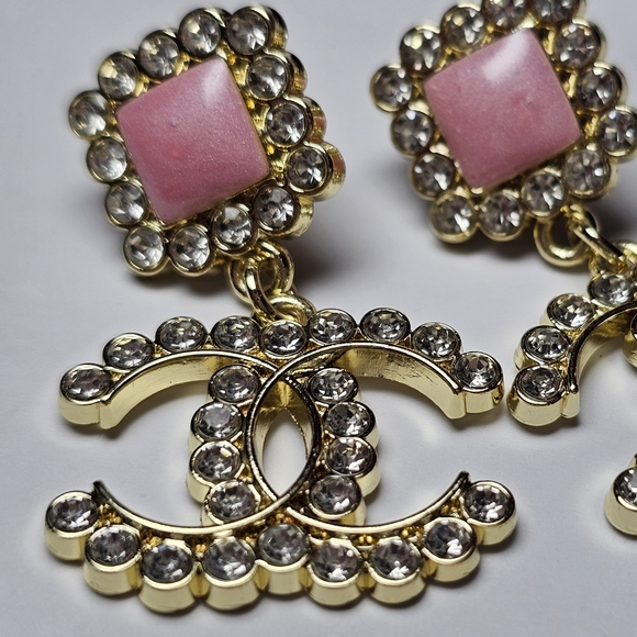 <AUTH> Chanel Pink and Gold Sparkle Dangle Earrings NEW - Picture 3 of 7